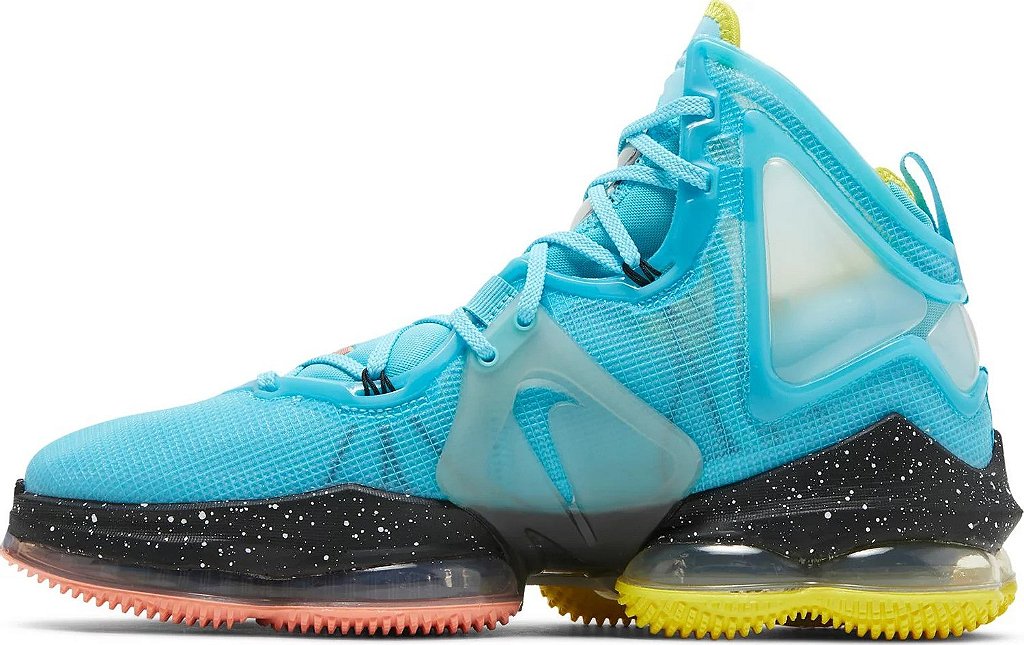 nike-lebron-19-christmas